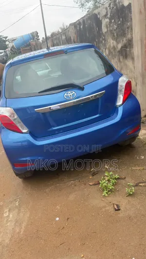 Toyota Yaris L Hatchback 5dr 2012 Blue