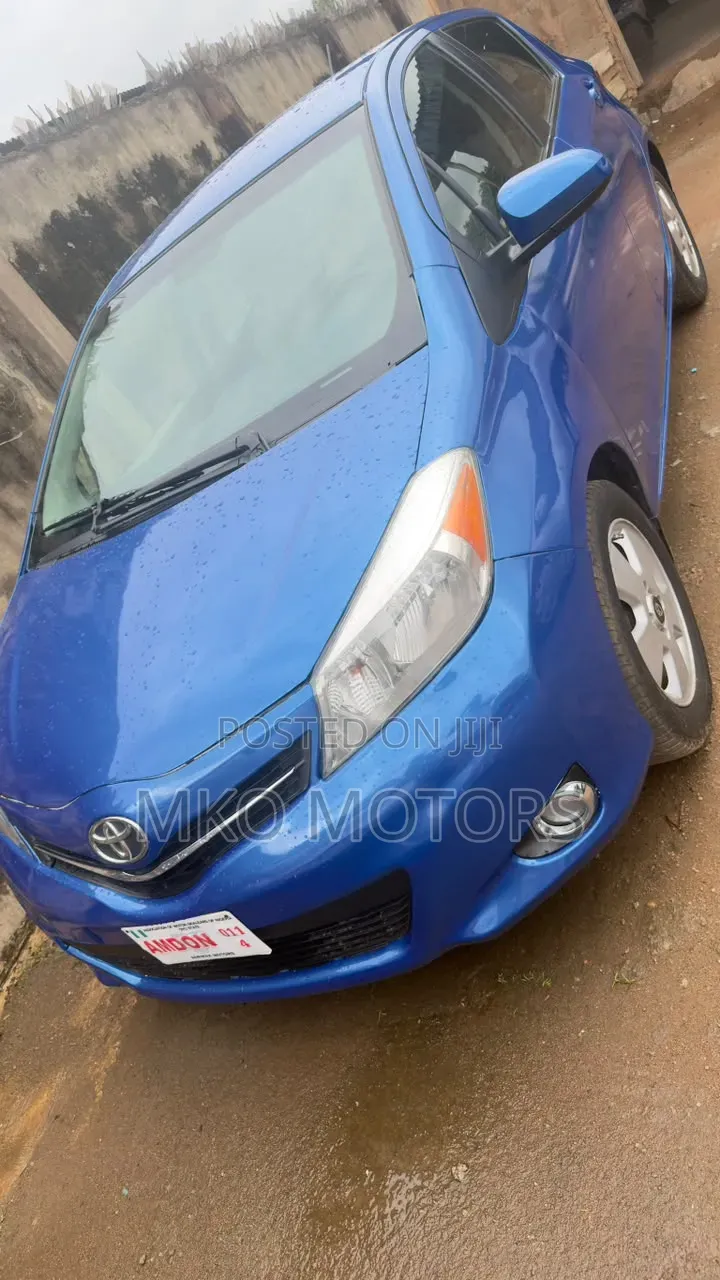 Toyota Yaris L Hatchback 5dr 2012 Blue
