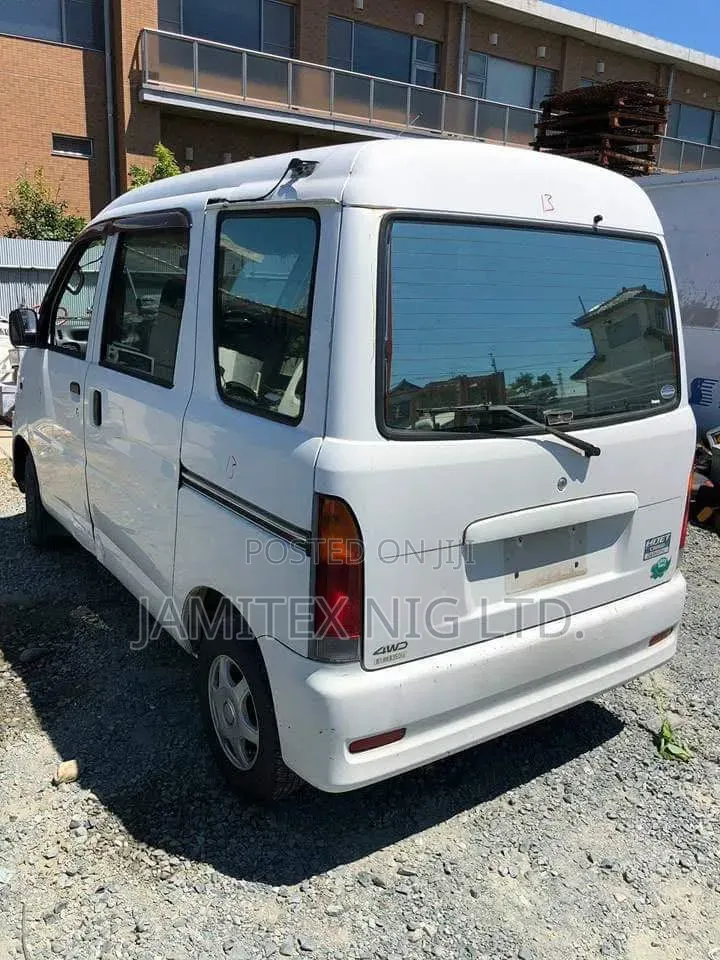 Daihatsu Hijet 2000 White