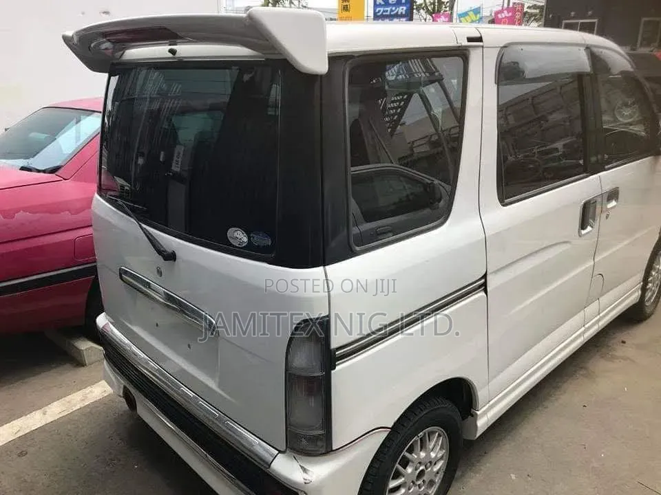 Daihatsu Hijet 2000 White