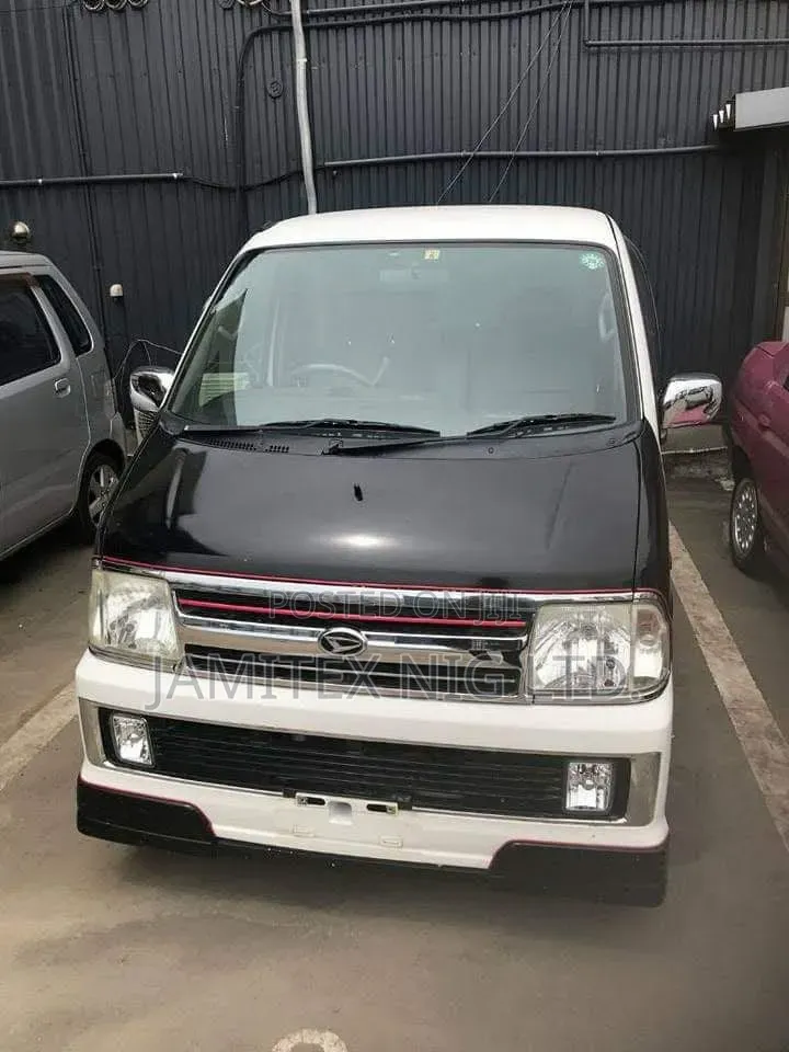 Daihatsu Hijet 2000 White