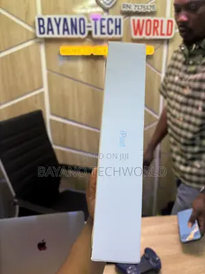 New Apple iPad (2025) 256 GB Silver