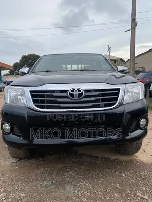Toyota Hilux SR 4x4 2014 Black