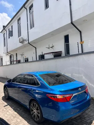 Toyota Camry XLE 4dr Sedan (2.5L 4cyl 6A) 2017 Blue