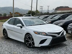 Toyota Camry XSE FWD (2.5L 4cyl 8AM) 2018 White