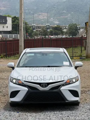 Toyota Camry XSE FWD (2.5L 4cyl 8AM) 2018 White