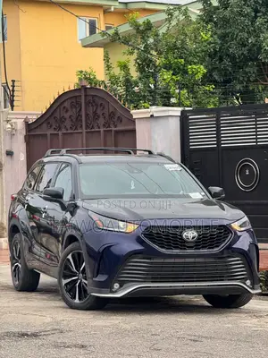 Toyota Highlander XLE 2021 Blue