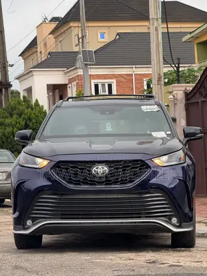 Toyota Highlander XLE 2021 Blue