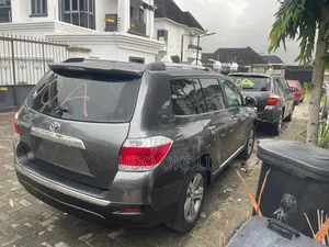 Toyota Highlander Limited 2012 Gray