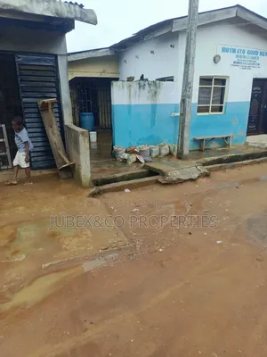 8bdrm Bungalow in Ogundairo Street, Iyana Ipaja for sale