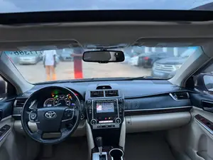 Toyota Camry XLE V6 4dr Sedan (3.5L 6cyl 6A) 2013 Gold