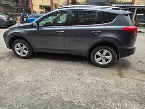 Toyota RAV4 XLE 4dr SUV AWD (2.5L 4cyl 6A) 2014 Gray