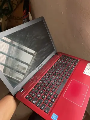Laptop Asus X540LA 4GB Intel Pentium HDD 256GB
