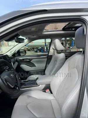 Toyota Highlander Platinum AWD 2024 Silver