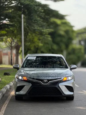 Toyota Camry 2018 Silver