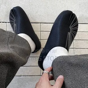 Hokowism Shine Tabi Clogs