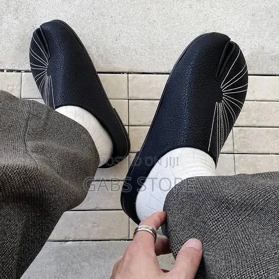 Hokowism Shine Tabi Clogs