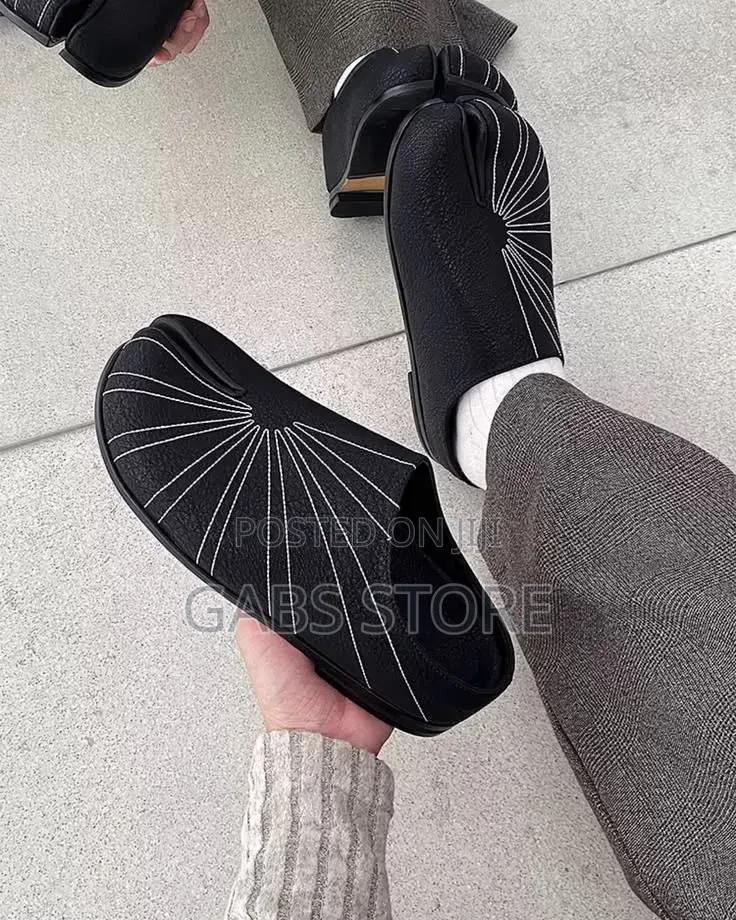 Hokowism Shine Tabi Clogs