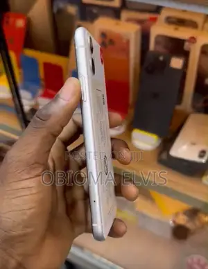 Apple iPhone 11 64 GB White
