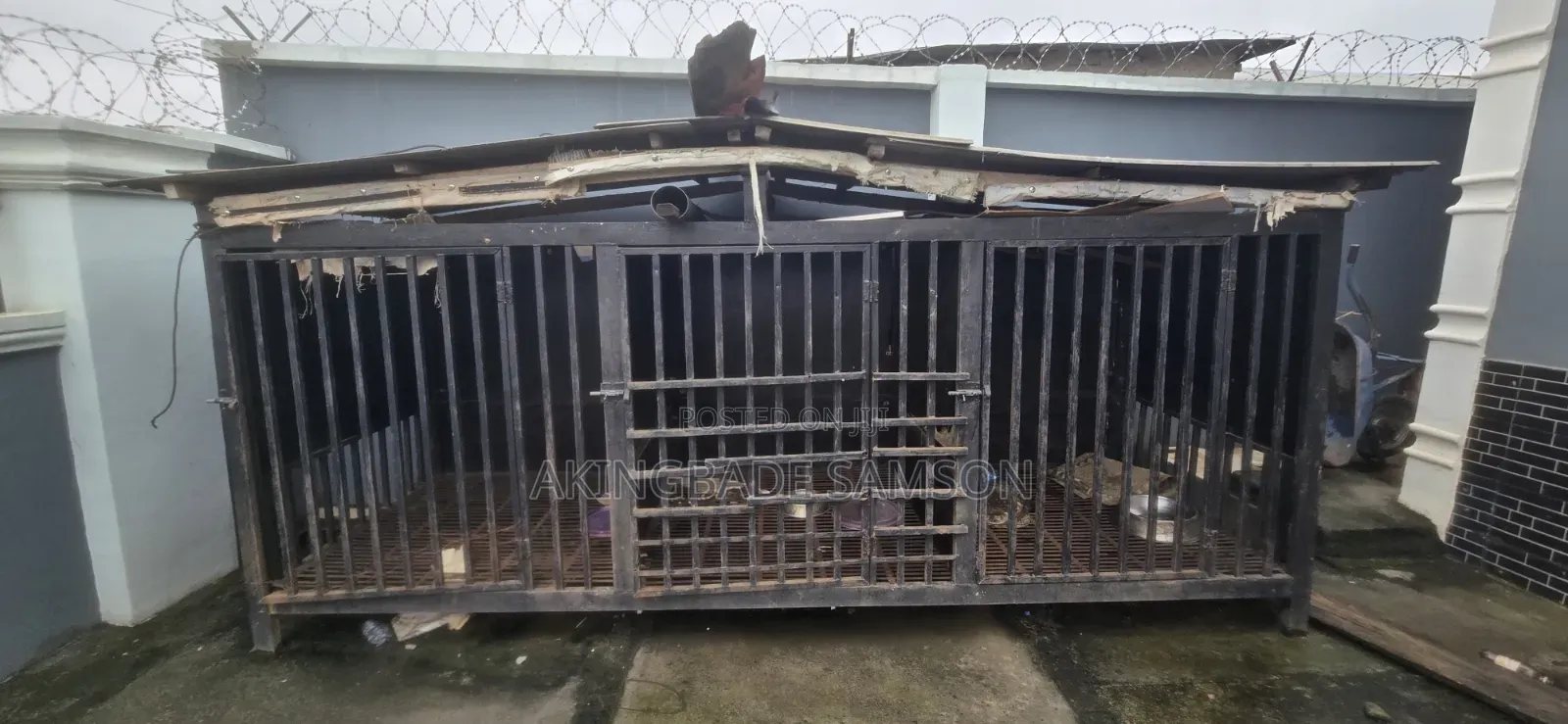 Solid 3 Compatment Spacious12ft by 5ft Dog Cage