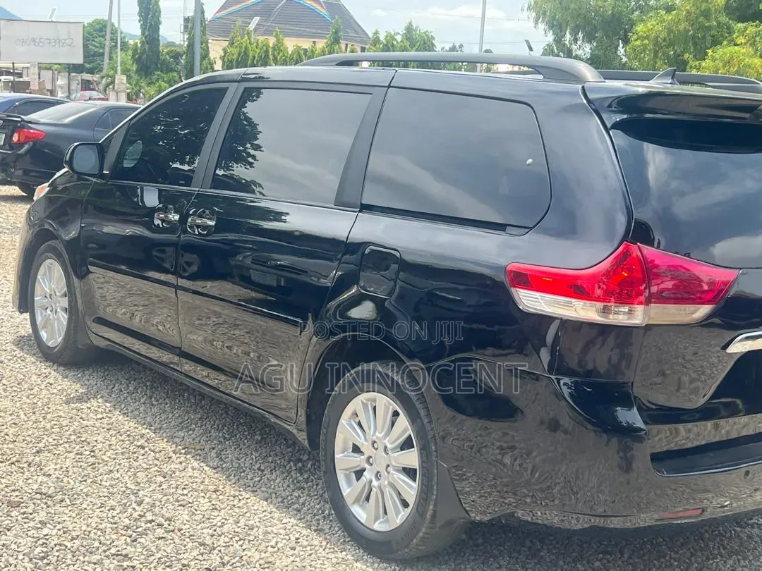 Toyota Sienna 2011 Gray