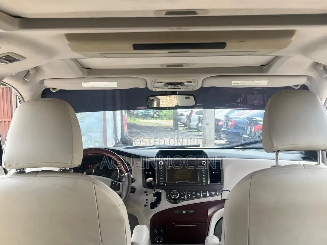 Toyota Sienna 2011 Gray
