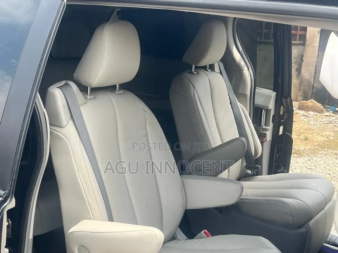 Toyota Sienna 2011 Gray