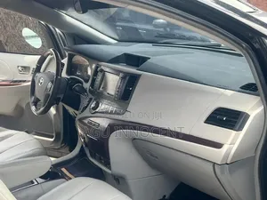 Toyota Sienna 2011 Gray