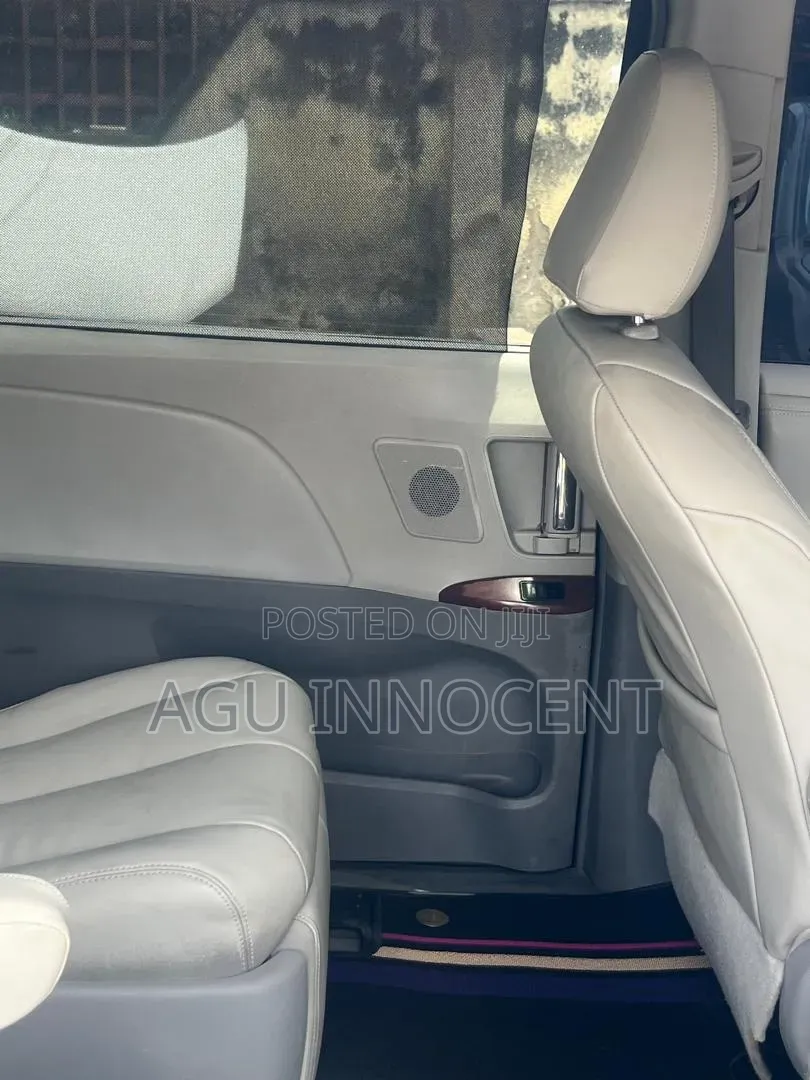 Toyota Sienna 2011 Gray