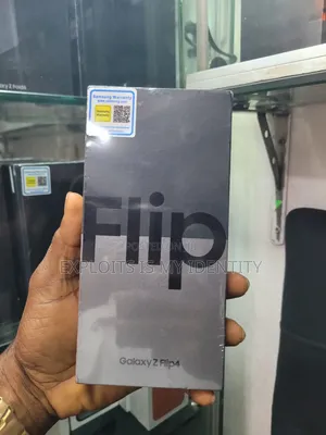 New Samsung Galaxy Z Flip4 256 GB Black