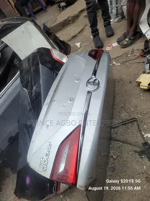 Toyota Boot Avenesis 2020