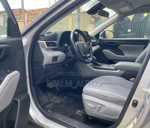 Toyota Highlander LE 2021 Gray