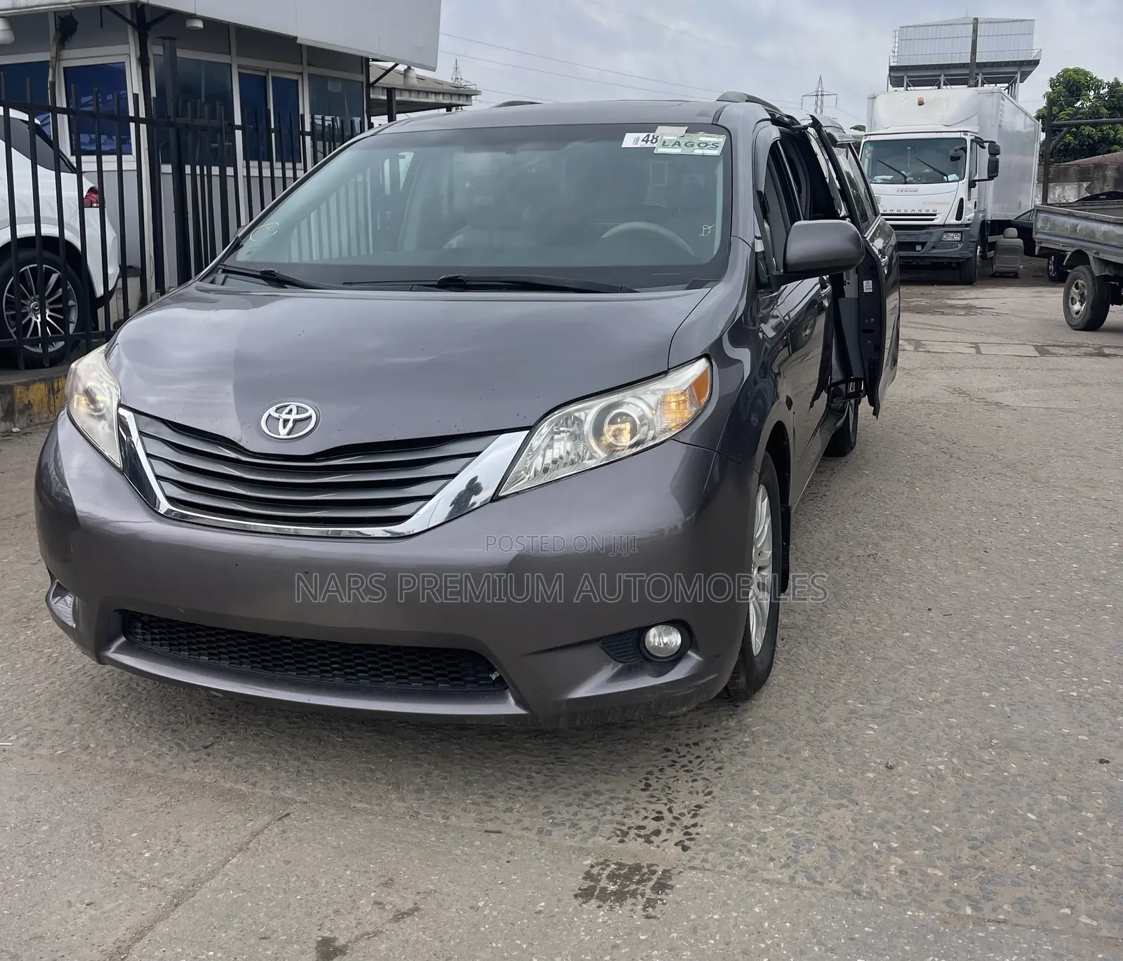 Toyota Sienna XLE 8 Passenger 2011 Gray