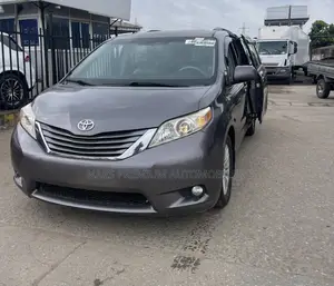 Toyota Sienna XLE 8 Passenger 2011 Gray