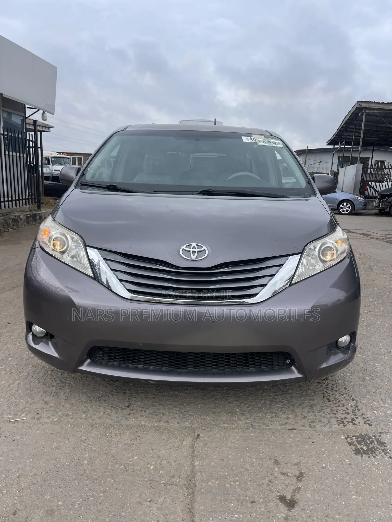Toyota Sienna XLE 8 Passenger 2011 Gray