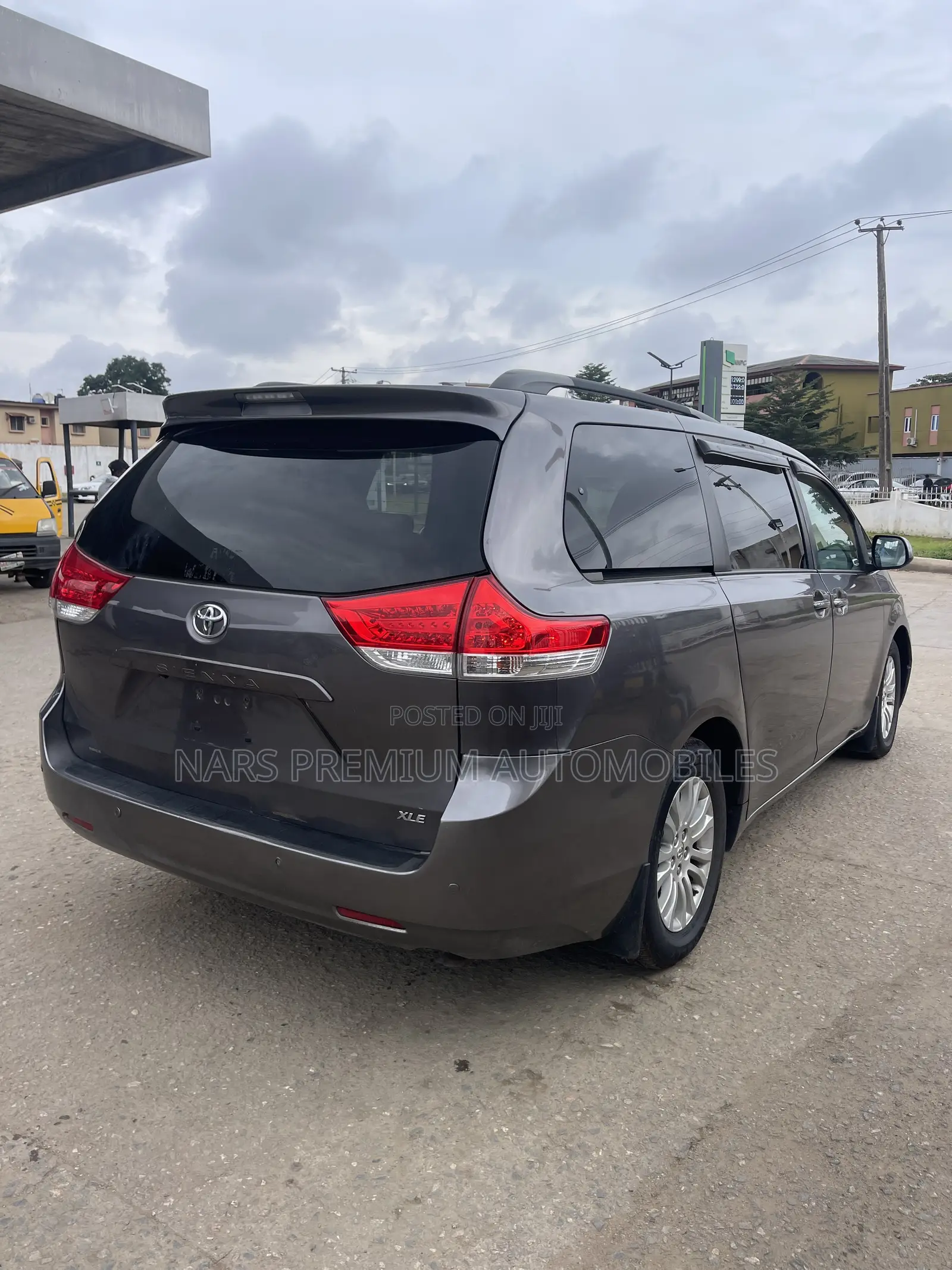 Toyota Sienna XLE 8 Passenger 2011 Gray