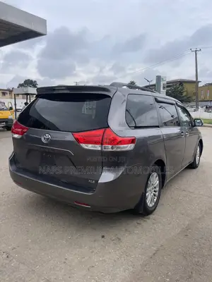 Toyota Sienna XLE 8 Passenger 2011 Gray