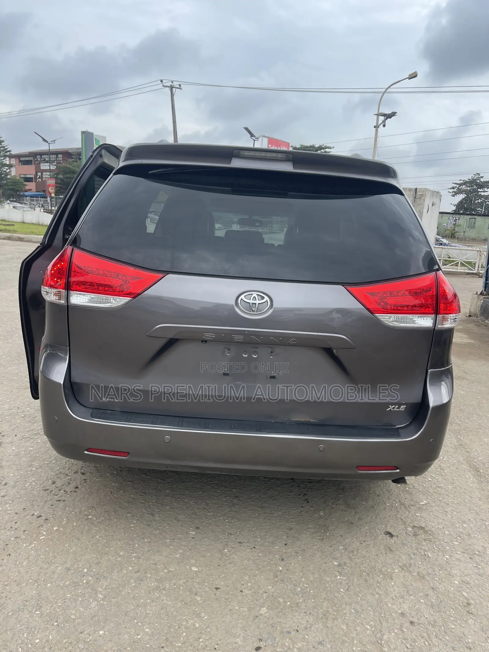 Toyota Sienna XLE 8 Passenger 2011 Gray