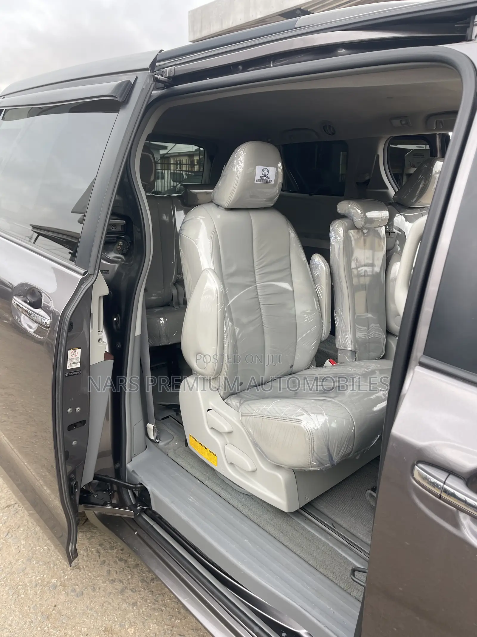 Toyota Sienna XLE 8 Passenger 2011 Gray