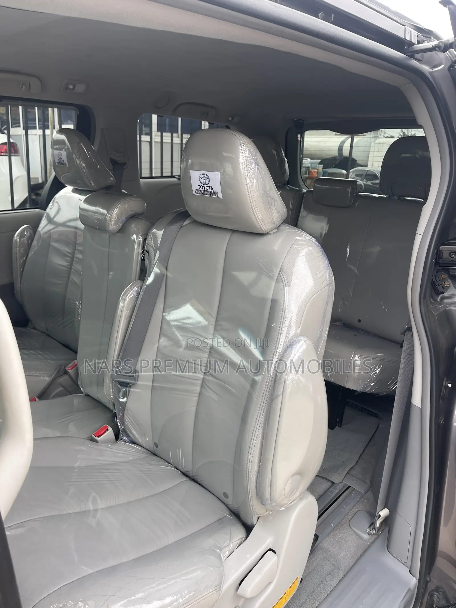 Toyota Sienna XLE 8 Passenger 2011 Gray