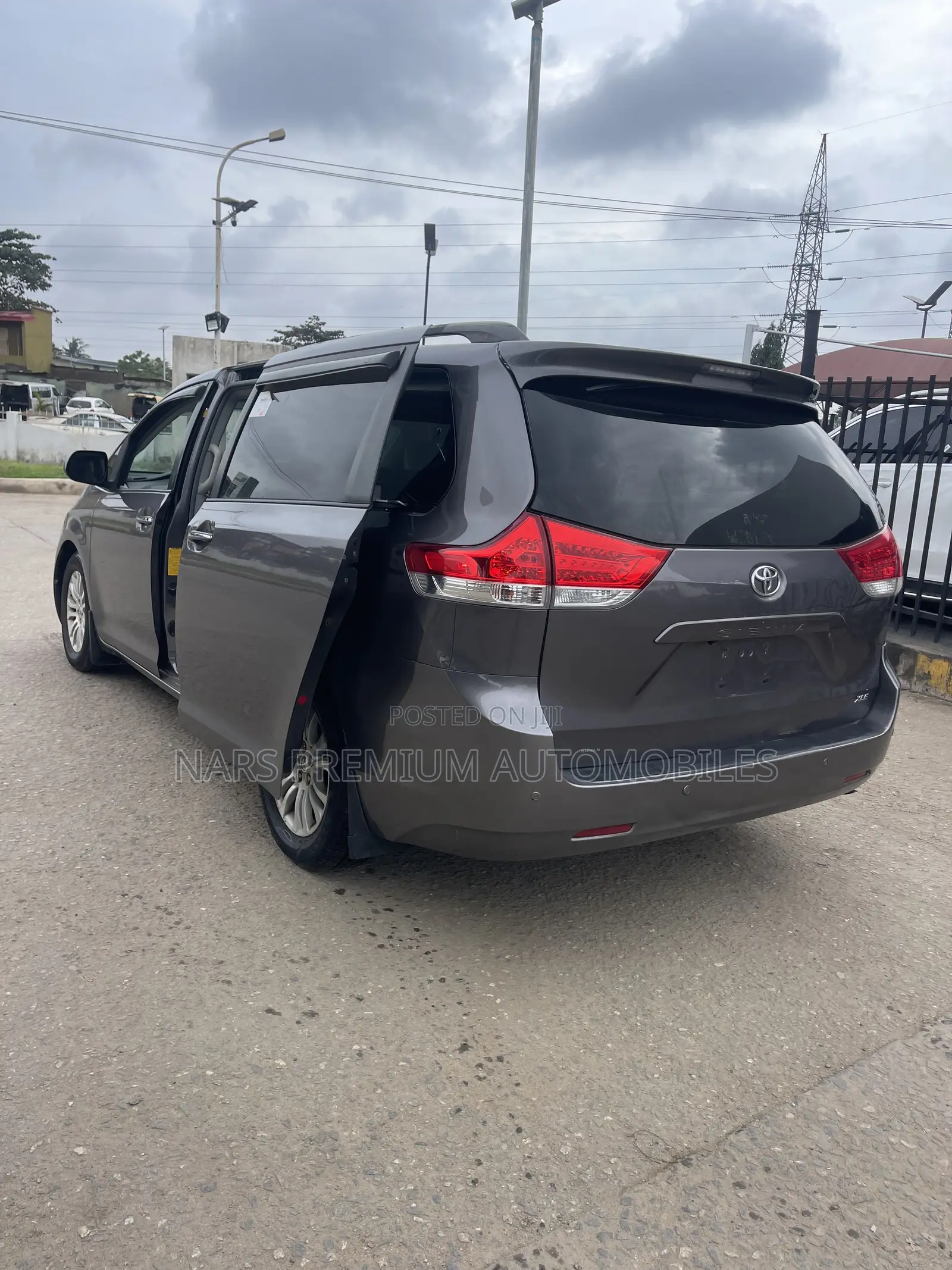 Toyota Sienna XLE 8 Passenger 2011 Gray