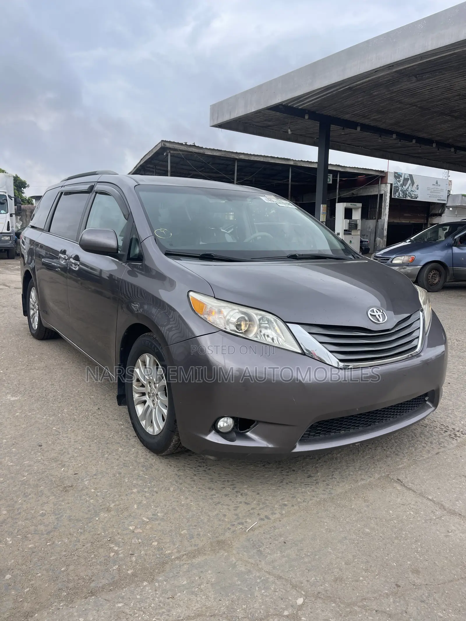 Toyota Sienna XLE 8 Passenger 2011 Gray