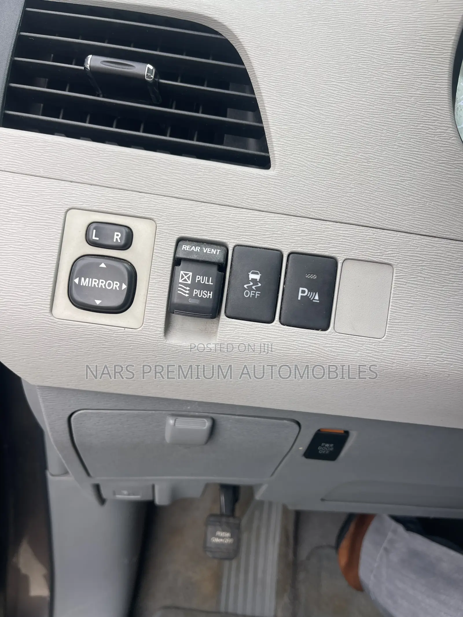 Toyota Sienna XLE 8 Passenger 2011 Gray