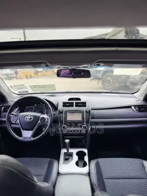 Toyota Camry SE 4dr Sedan (2.5L 4cyl 6A) 2013 Silver