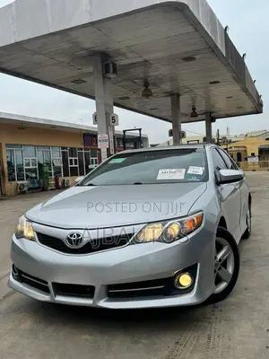 Toyota Camry SE 4dr Sedan (2.5L 4cyl 6A) 2013 Silver