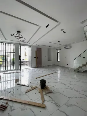 5bdrm Duplex in Chevron for rent
