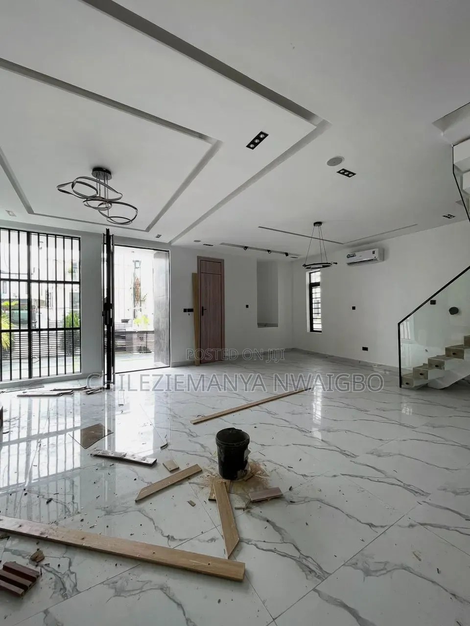5bdrm Duplex in Chevron for rent