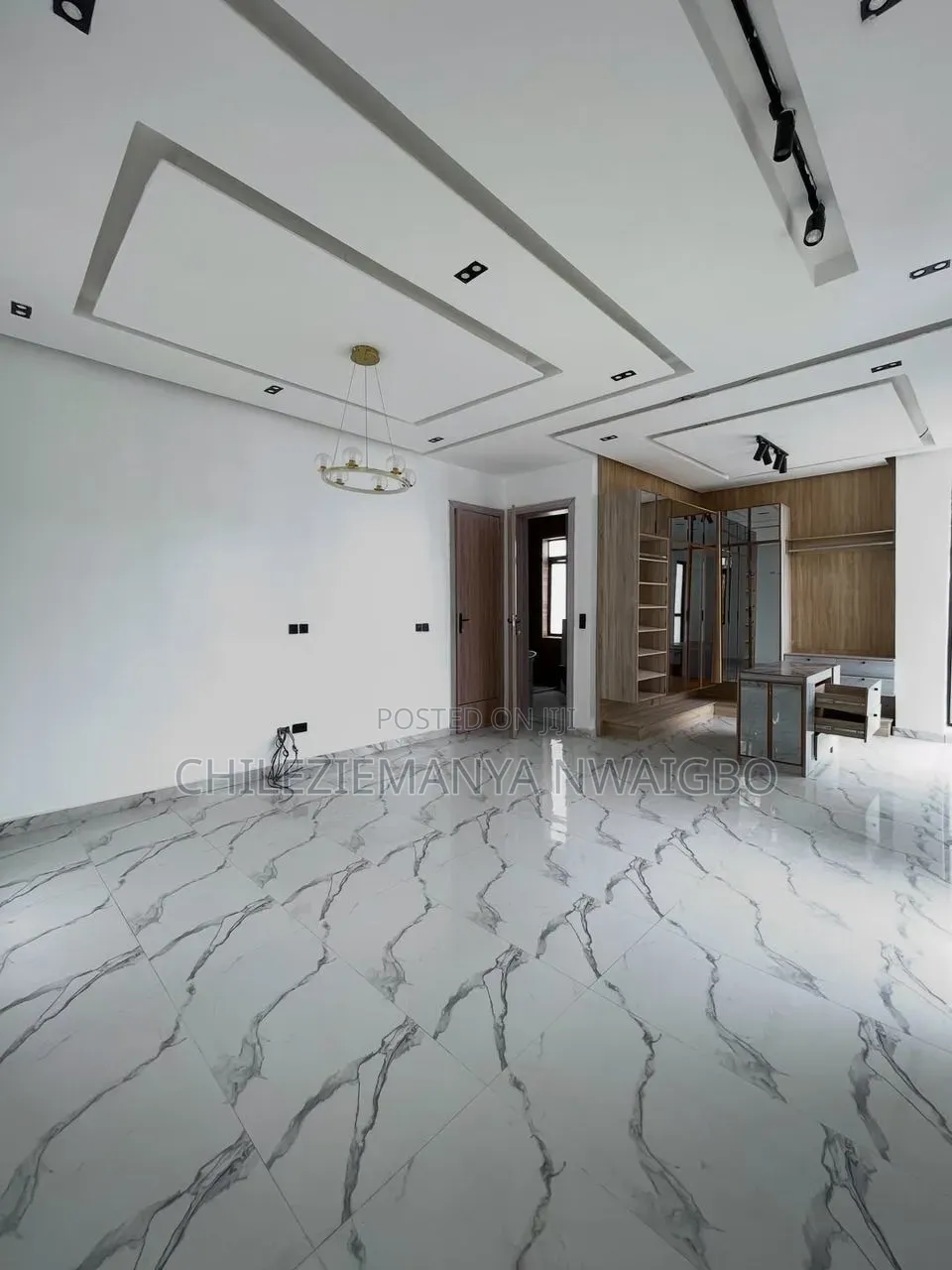 5bdrm Duplex in Chevron for rent