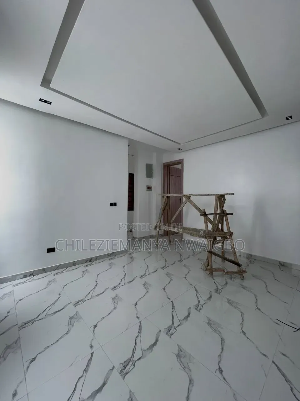 5bdrm Duplex in Chevron for rent