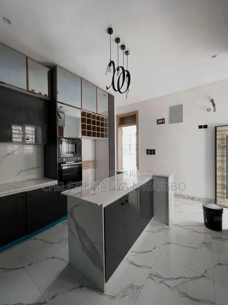 5bdrm Duplex in Chevron for rent